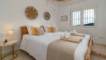 Habitación doble con luz natural en Benitatchell