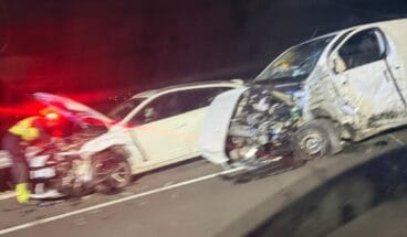 Tres heridos tras una colisión entre dos coches en un tramo conflictivo de Benissa 4 los vehiculos resultaron gravemente danados tras la colision registrada en benissa 1