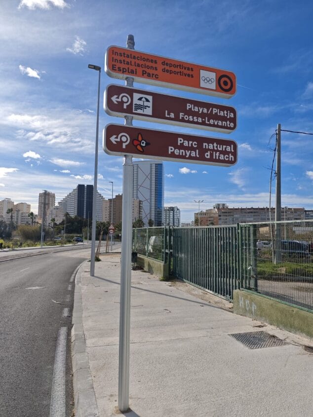 Imagen: Nueva señalización urbana en Calp para mejorar la orientación de vecinos y visitantes