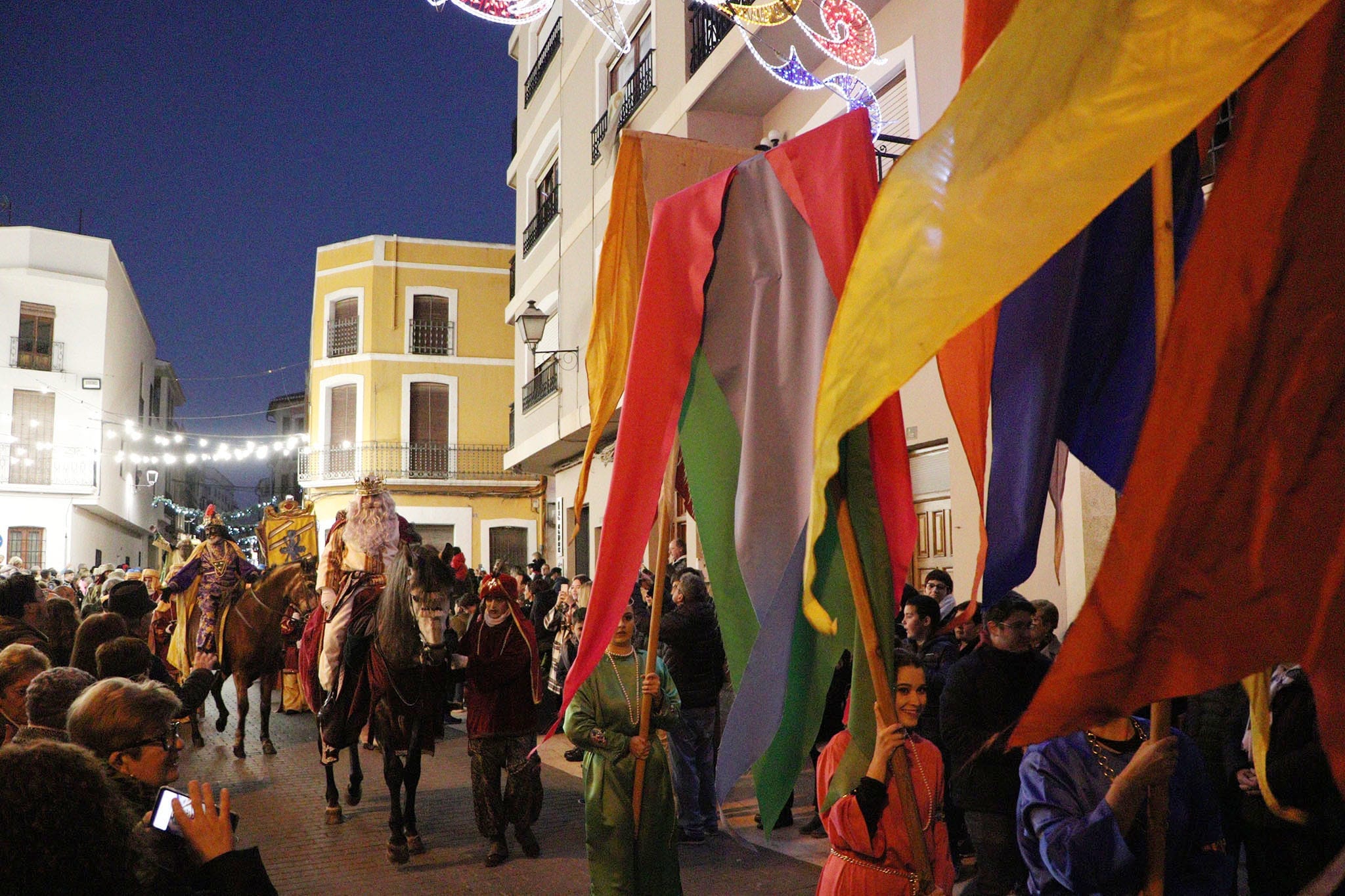 pasacalle previo al misteri de reis de gata de gorgos en 2023