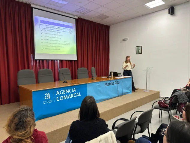 Imagen: Patricia López, psicóloga y técnica del 'Proyecto de inserción sociolaboral de mujeres víctimas de violencia de género en la Marina Alta'