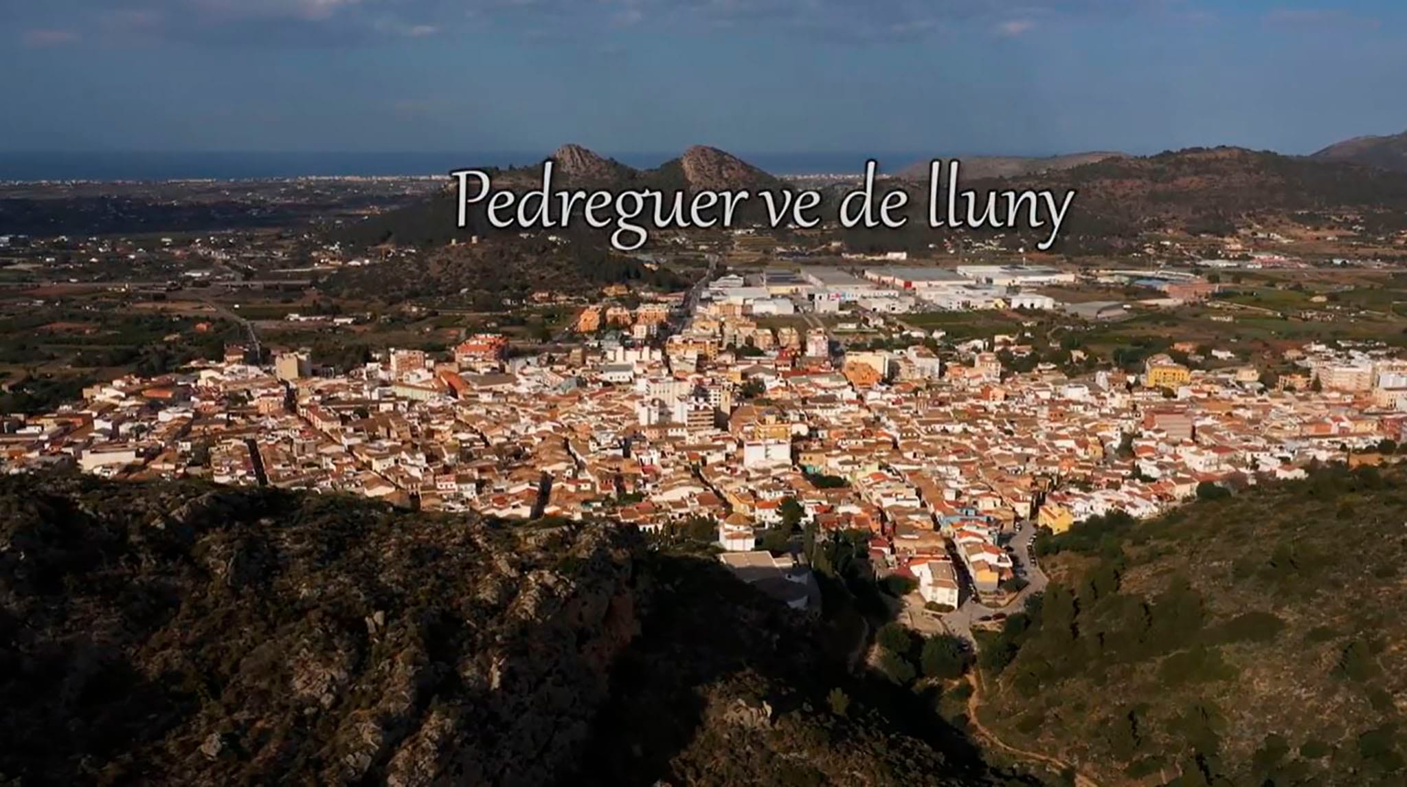 pedreguer ve de lluny de colc2b7lectiu mirades