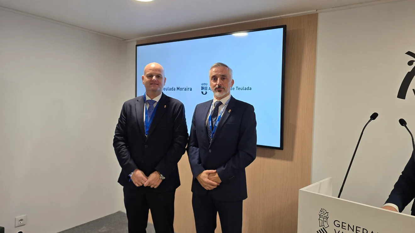 Raúl Llobell, alcalde de Teulada Moraira, y el concejal Jose Antonio Bisquert en Fitur 2026