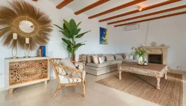 Salón luminoso de Villa Lulu con espacio para descansar en cualquier época del año