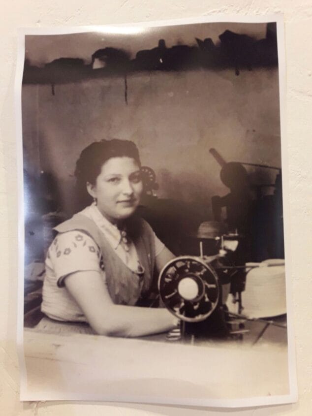 Imagen: Trabajadora de la fábrica en Gata de Gorgos en 1950