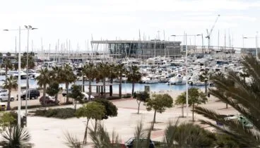 Vistas impresionantes al puero de Dénia mientras disfrutas de una experiencia gastronómica de Estrella Michelin