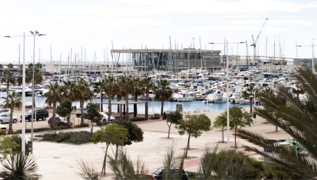 Geniet van een adembenemend uitzicht op de haven van Denia terwijl u een gastronomische ervaring beleeft die bekroond is met een Michelinster.