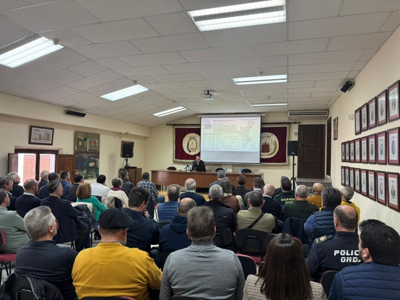 Asistentes a la jornada informativa celebrada en Segorbe sobre el plan de la Generalitat para el control de la población de jabalíes en la Comunitat Valenciana