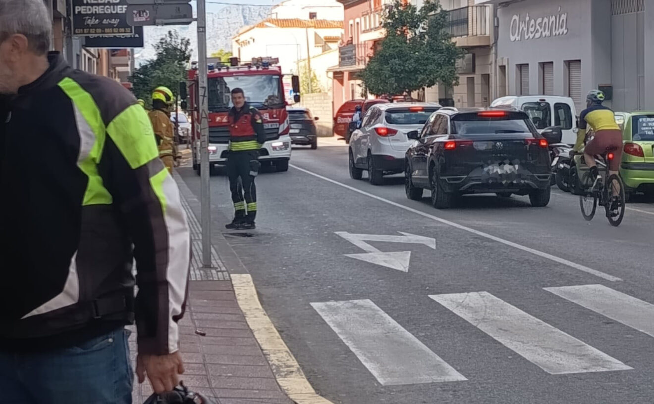 Feuerwehrleute im Einsatz wegen eines möglichen Gaslecks in Pedreguer