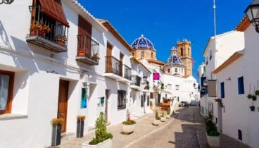 calles del casco antiguo de altea llenas de historia y tradicion