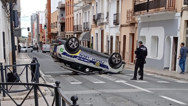 coche de la policia local de benissa volcado en la n 332