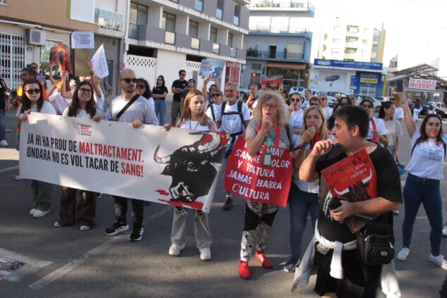In Ondara wurde zu einem Protest gegen den Stierkampf aufgerufen. Bild: Während einer Demonstration gegen Stierkämpfe in Ondara