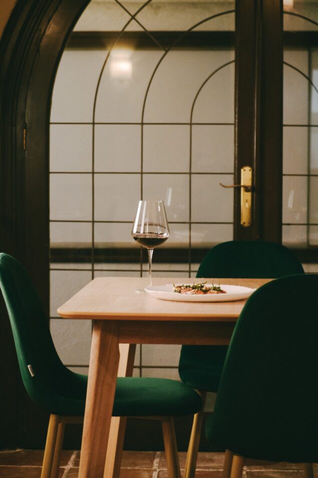 La Guia Repsol 2026 reconeix el talent gastronòmic de la Marina Alta amb quatre noves recomanacions 5 Imatge: L'ambient de Solera de Pego reflecteix la seva filosofia de cuina honesta, arrelada al territori i al respecte per la tradició