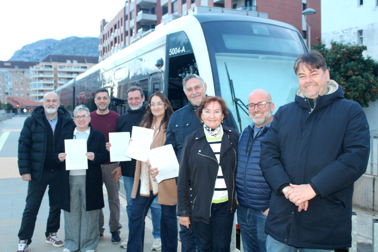 Die PSPV setzt sich für einen Antrag ein, der einen Nachtbetrieb der Straßenbahn in der Region Marina Alta vorsieht.