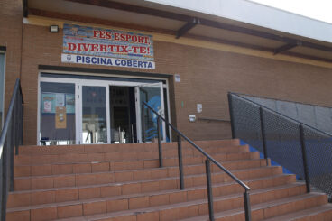 entrada a la piscina municipal cubierta de pego archivo