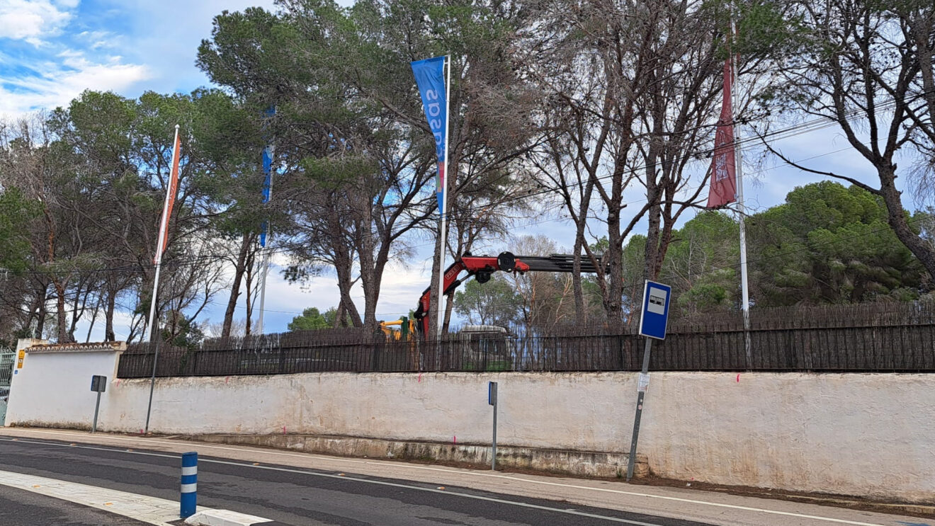 Abbildung von schweren Maschinen und Werbung in Patmore in Benissa, eingereicht von Salvem el Litoral