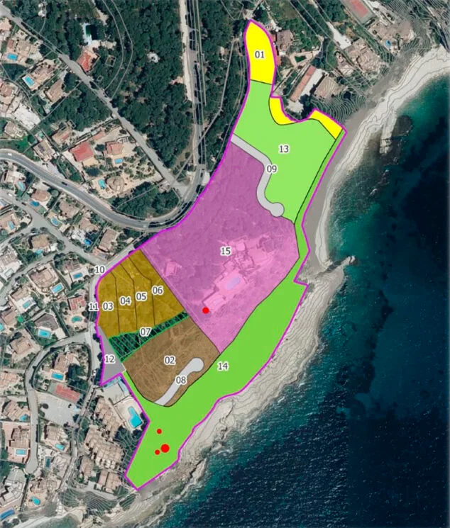 Imagen: Imagen del proyecto de urbanización Patmore Resort aportada por Salvem el litoral marcada con ejemplares prospectados y no prospectados de Helianthemum caput-felis