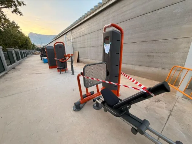 Calp installiert ein innovatives Outdoor-Fitnessstudio, das zweite seiner Art in Spanien 1 Bild: Geräte aus dem innovativen Fitnessstudio in Calp