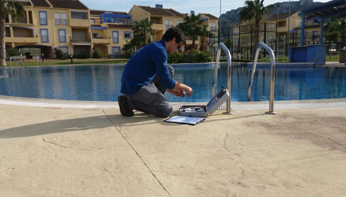 Installation von Pumpen und Filtersystemen für Schwimmbäder