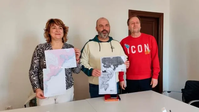 Compromís, Reiniciem Benissa y CIBE denuncian el incumplimiento del Plan General y el Plan Especial de la Franja Litoral en PATMORE 1 Imagen: Mari Carme Ronda (Compromís Benissa), Juan Carlos Mut (Reiniciem Benissa) e Isidor Mollà (CIBE)