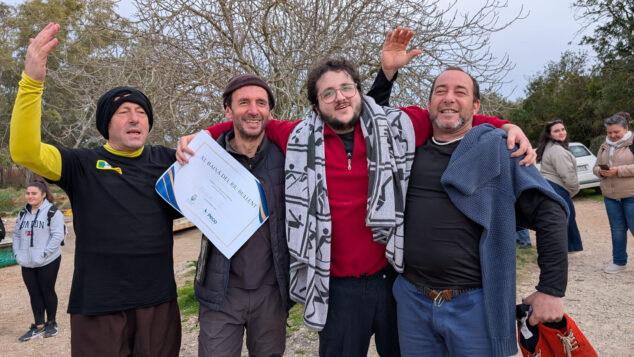 Immagine: Partecipanti della barca Bullentó II con il premio del Baixà del Riu Bullent de Pego 2026