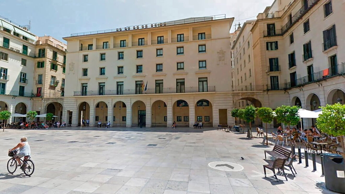 Plaza de la Audiencia Provincial de Alicante (archivo)