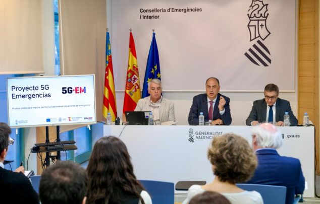 Imagen: Presentación del proyecto «5G Emergencias» con la exposición de los aspectos clave de la iniciativa ante representantes institucionales y asistentes
