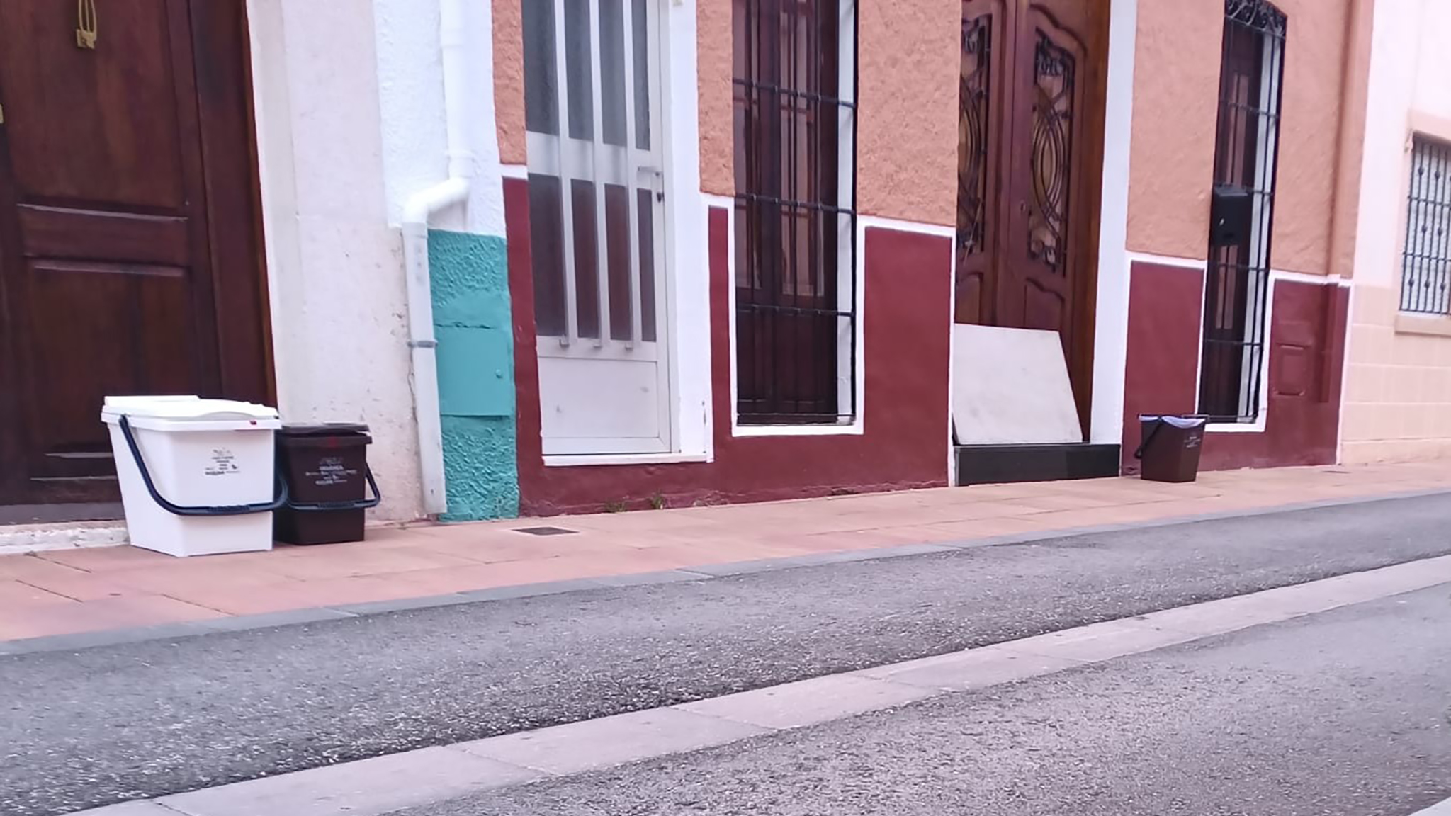 Servizio di raccolta porta a porta nel centro della città di