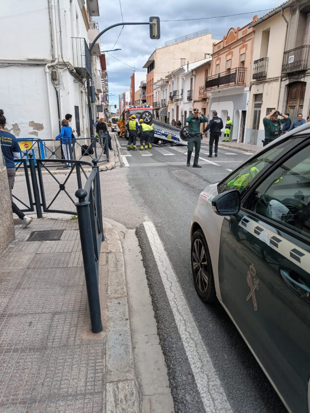 Imagen: Servicios de emergencias y protección en el siniestro del coche de la Policía Local de Benissa en la N-332