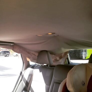 Techo interior desprendido y degradado por el efecto del calor y la humedad