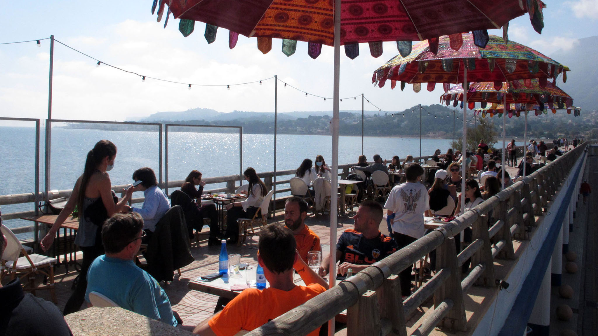 terraza de denia llena archivo