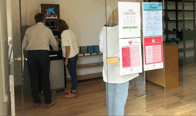 La Generalitat abre consulta pública para actualizar ayudas a cajeros en municipios en riesgo de despoblamiento 1 Imagen: Un cajero automático en un municipio del interior