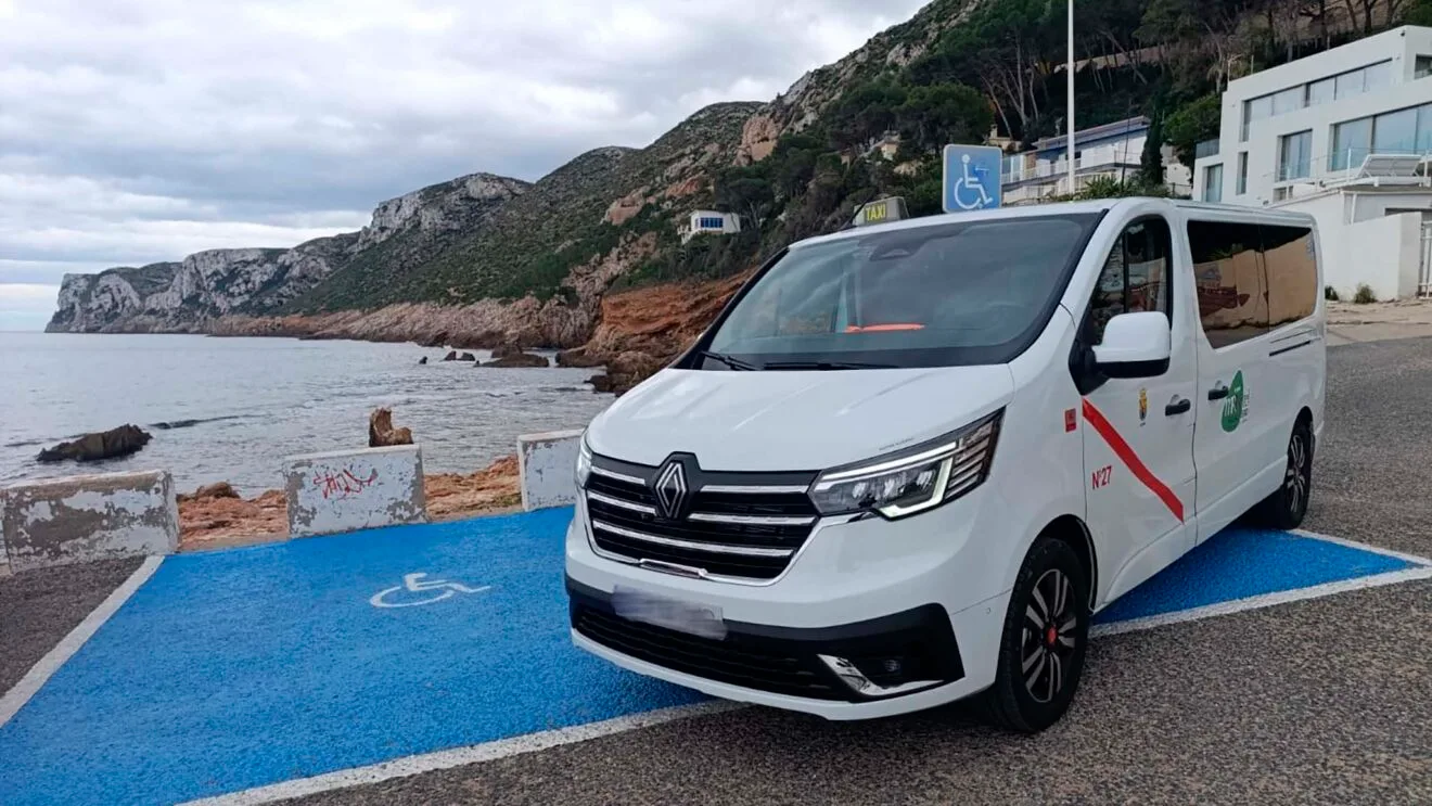 Un taxi de gran capacidad de Dénia (archivo)