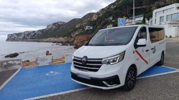 un taxi de gran capacidad de denia archivo