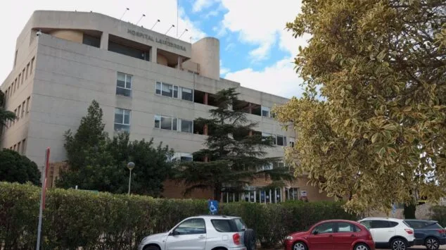 vista exterior de uno de los accesos al hospital de la pedrera