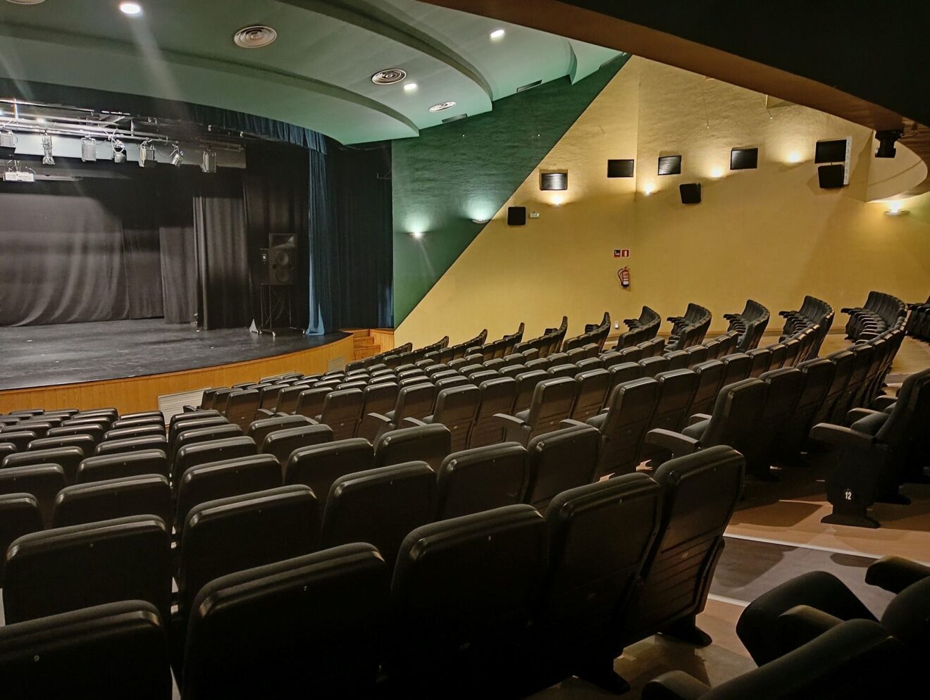 Vista general del Auditorio de la Casa de Cultura Jaume Pastor i Fluixà