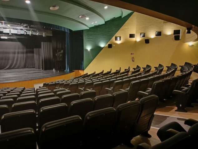 Imagen: Vista general del Auditorio de la Casa de Cultura Jaume Pastor i Fluixà