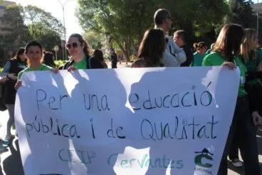 Concentración por la educación pública en Dénia
