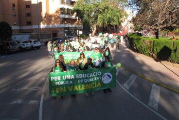 Concentración por la educación pública en Dénia
