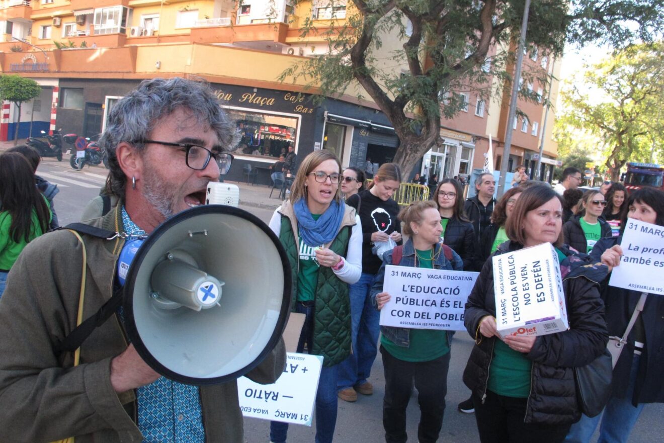 Manifestación por la educación pública en Dénia durante la jornada de huelga