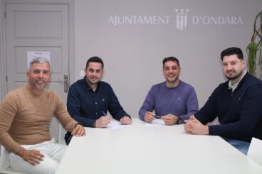 Firma del acuerdo de inversiones entre PSPV-PSOE y PP en el Ayuntamiento de Ondara