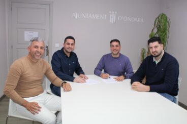 Firma del acuerdo de inversiones entre PSPV-PSOE y PP en el Ayuntamiento de Ondara