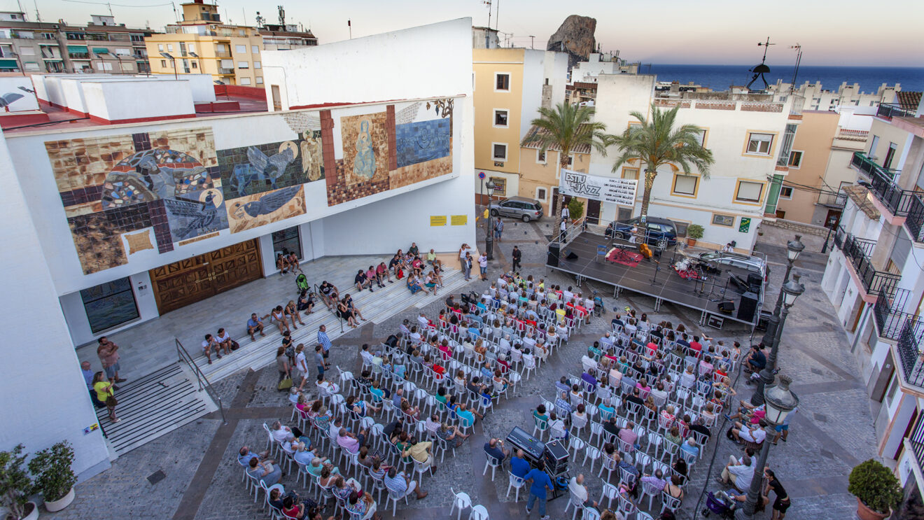 Acto en la Plaça de la Villa de Calp