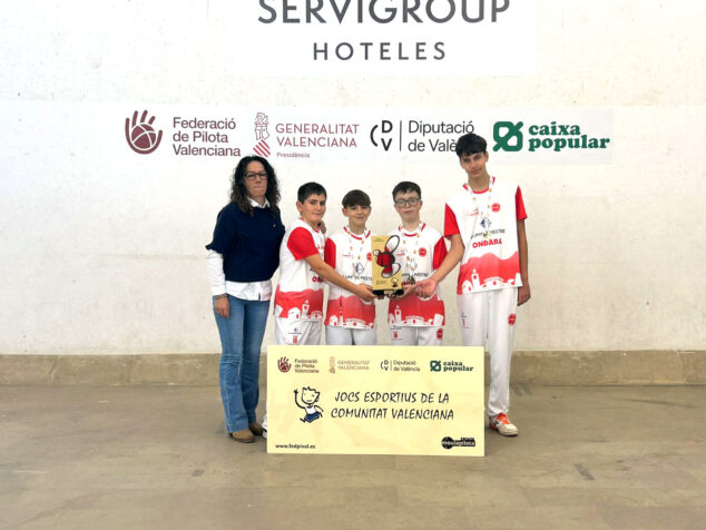 Imagen: Equipo alevín que consigue el oro