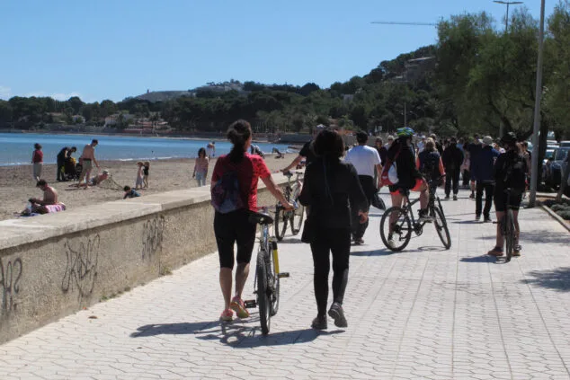 Ya es oficial: los 12 festivos del calendario laboral de la Comunitat Valenciana en 2027 1 Imagen: Ambiente en Dénia un día de Pascua (archivo)