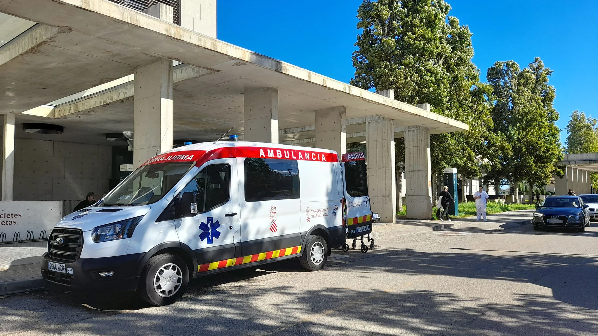 ambulancia en el hospital de denia archivo