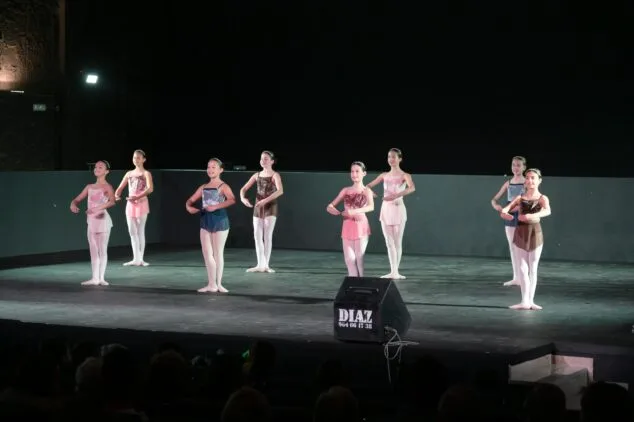 Las bailarinas de Calp y Benitatxell logran múltiples podios en el campeonato solidario Dance in Action 7 bailarinas de calp durante su participacion en el campeonato solidario dance in action 6