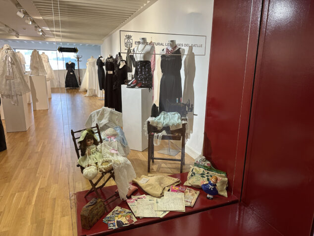 benissa prepara la exposicion fils de memoria por el 8m 21