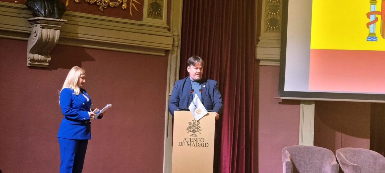 La alcaldesa y concejal de Calp en el Foro Global de Reconstrucción celebrado en Madrid