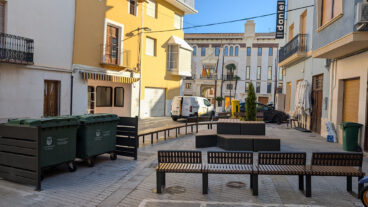 Contenedores integrados en la Plaza Mayorazgo Cendra de Pego